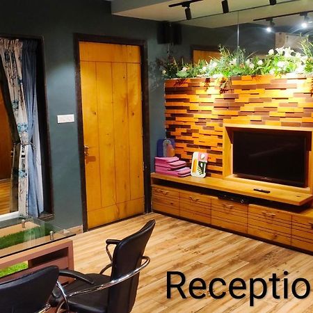 Entire Craftsman House With 2 Bedrooms Kitchen And More Rāipur Zewnętrze zdjęcie